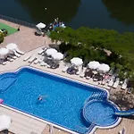 Хотел Perla Sun
