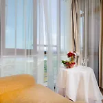 מלון Perla Sun 4*